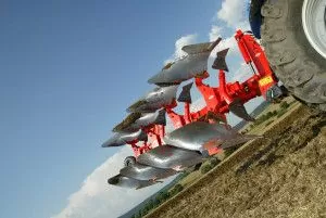 Pług firmy Kuhn. Amrol