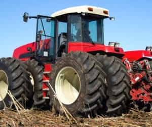 Uszkodzona opona w&nbsp;ciągniku: co robić?