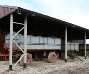 Wiaty na sprzęt: jakie warunki trzeba spełnić?