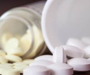 Leki tylko z&nbsp;apteki? A&nbsp;na wsiach?