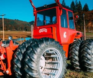 Uważajmy na polach: dziecko przygniecione przez ciągnik!