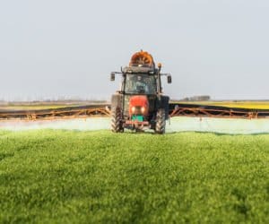 Środki ochrony roślin a&nbsp;odpowiedzialność producentów żywności