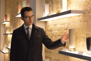 Piotr Barański podczas prezentacji nawozu Mikrostar PZ.