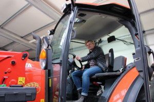 dziewczyna na gospodarstwo kubota m135 gxs