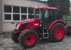 To na tym ciągniku uczniowie zdobywają prawo jazdy kat T(fot. ZSAiO Swarożyn)