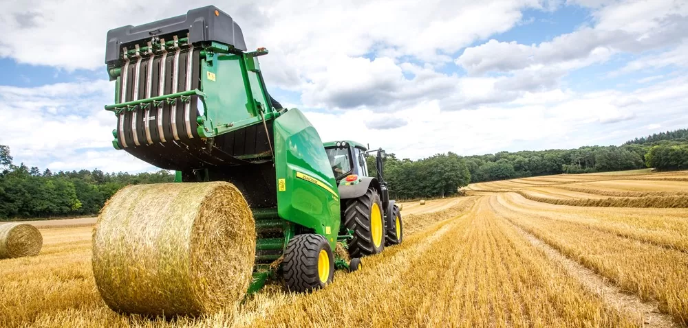zmiennokomorowe prasy zwijające John Deere V451M