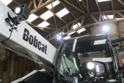 oświetlenie ładowarki bobcat
