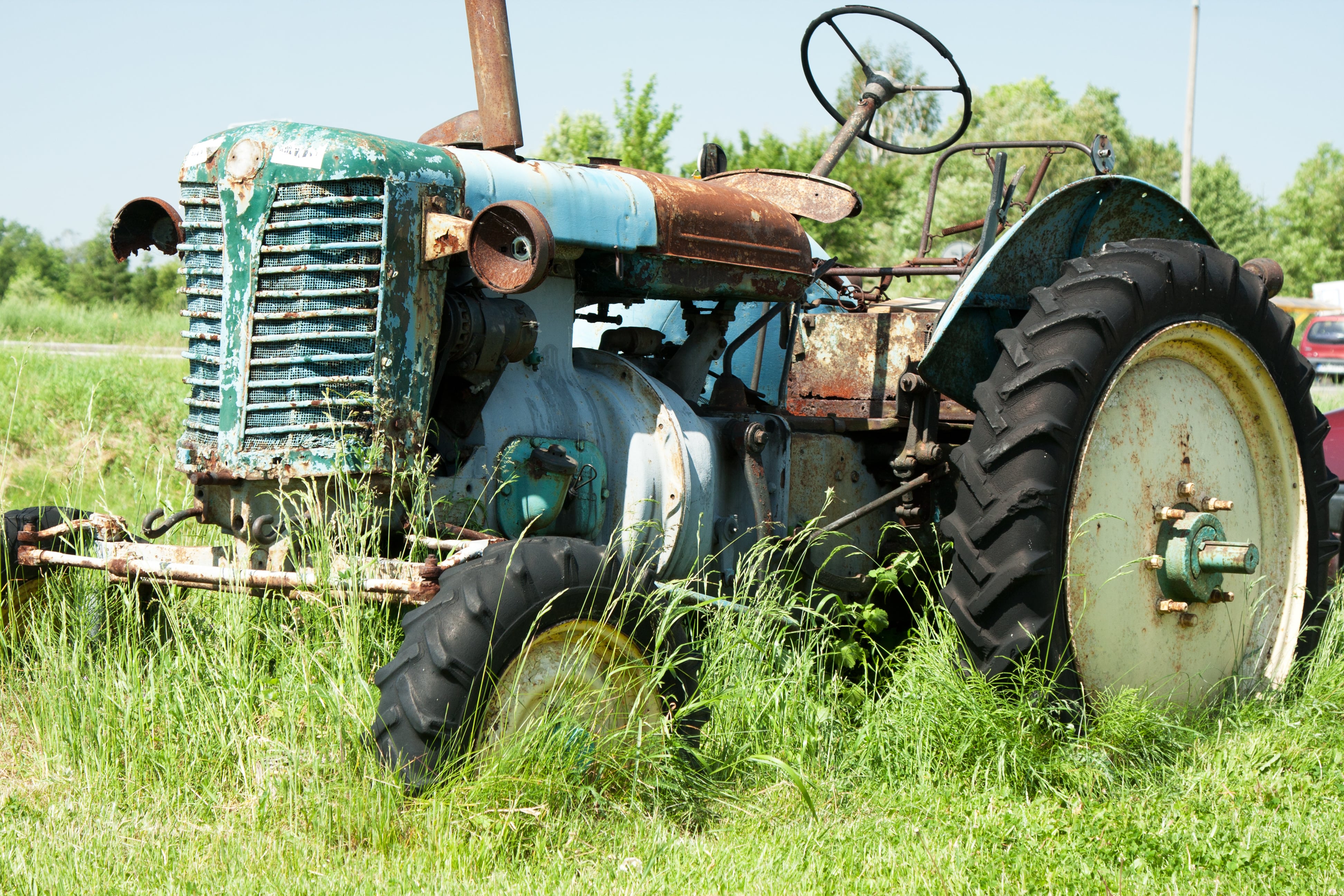 Zadbany ciągnik rolniczy
