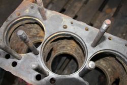 zardzewiały blok silnika