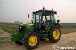 John Deere 5065E