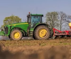 Rynek ciągników. Jakie maszyny wybierano w&nbsp;październiku?