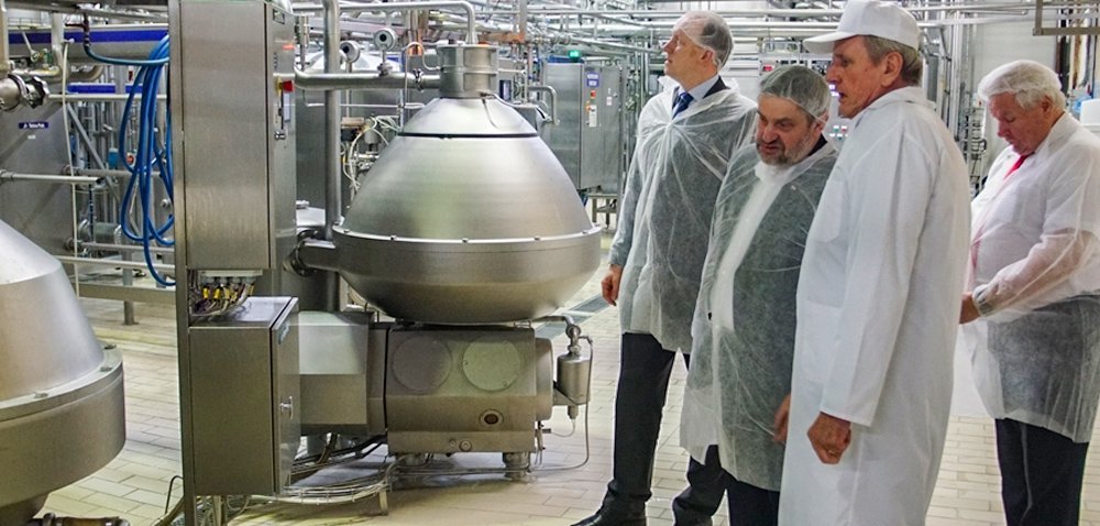 Minister Ardanowski w spółdzielni mleczarskiej w Kole