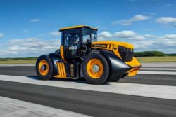 Najszybszy traktor JCB