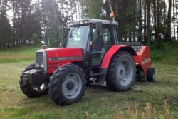 Massey Ferguson 6150 w akcji