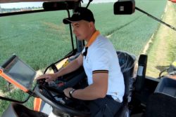Kubota seria M7003 wyposażona jest w komfortową i przestronną kabinę