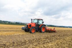 Traktor Kubota w pracy