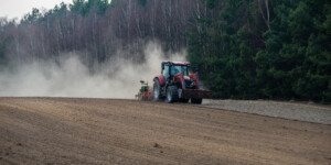 Kiedy pomoc suszowa dla rolników? Dowiedz się więcej!