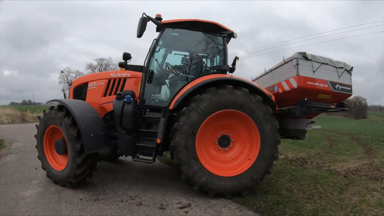 Kubota serii M7003
