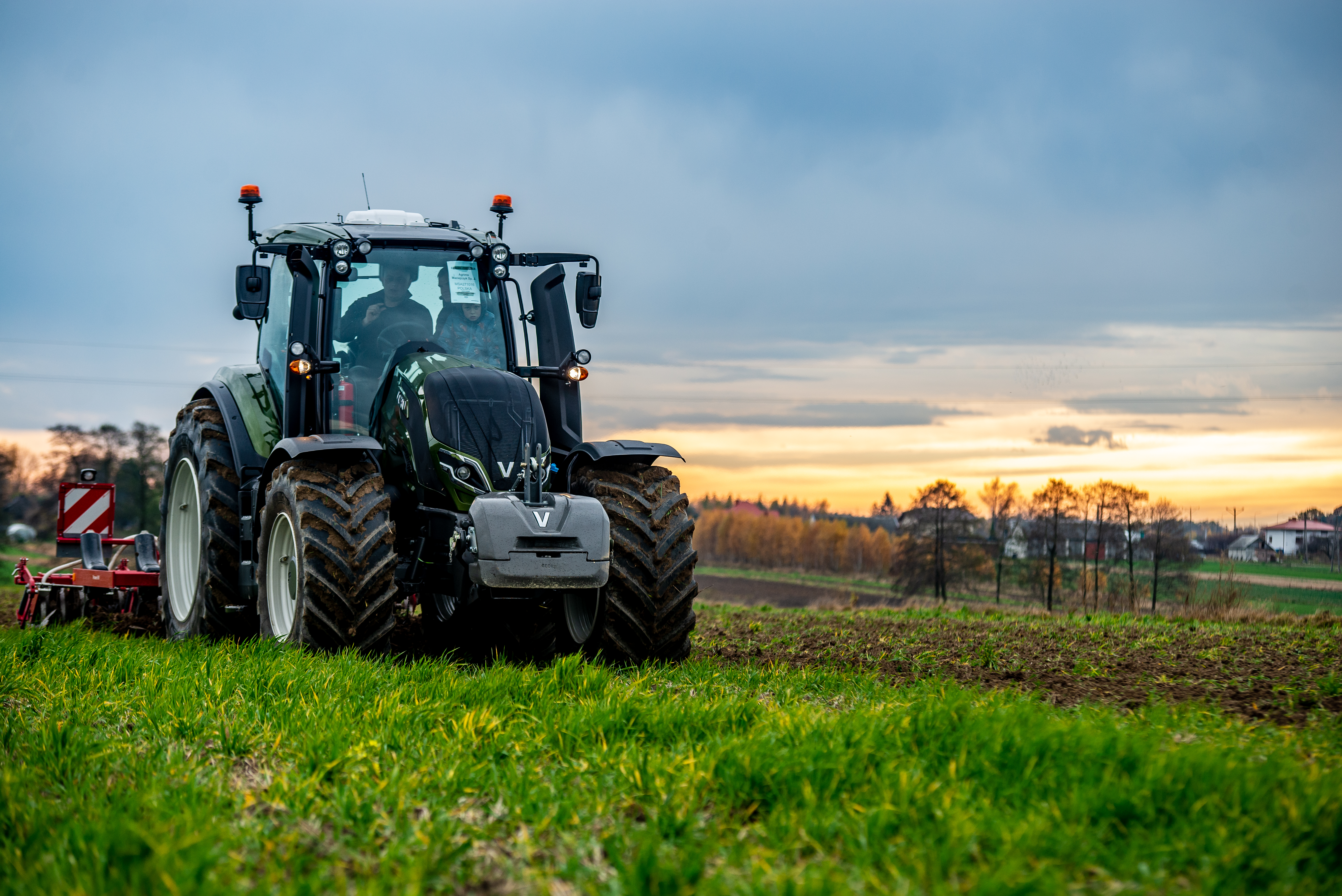 pokazy polowe z Valtrą pow. radomski
Horsch Terrano 3FX
Gospodarstwo Rolne Kamil Pysiak