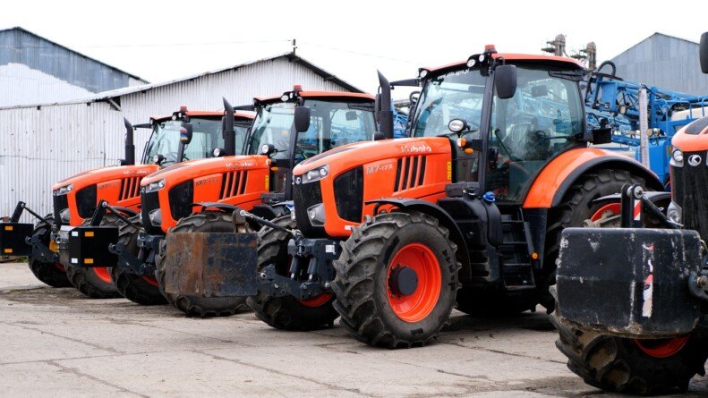 Agrofakt - Ciągnik Kubota seriiM7003