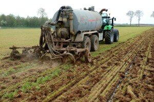 pieniądze dla sadowników - dozowanie gnojowicy w&nbsp;redliny