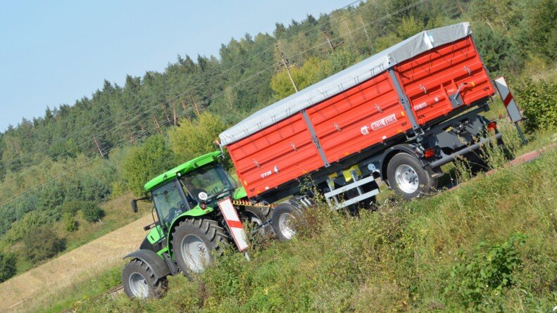 Polskie przyczepy rolnicze Metal Fach