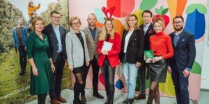 Świąt pełnych radości życzy CORE TEAM