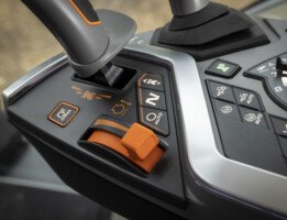 massey-ferguson-ciągnik-do-pracy-z-ładowaczem