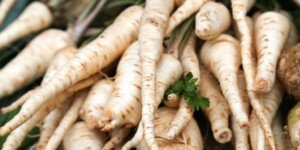 Jaka jest aktualna cena pietruszki? W&nbsp;tym sezonie będzie drogo!