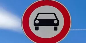 Unia zabroni jazdy samochodem w niedzielę? Kolejne absurdalne przepisy