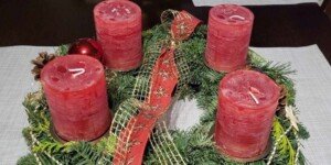 Wieniec adwentowy – co powinien zawierać?