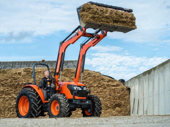 Kubota M4 przy pracy