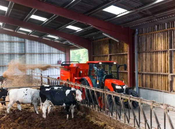 Kubota M4 w gospodarstwie hodowlanym