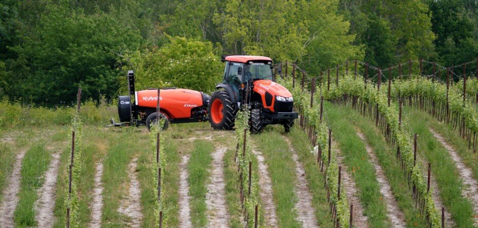 Ciągnik sadowniczy z&nbsp;opryskiwaczem w&nbsp;finansowaniu od 0%* z&nbsp;KUBOTA Finance