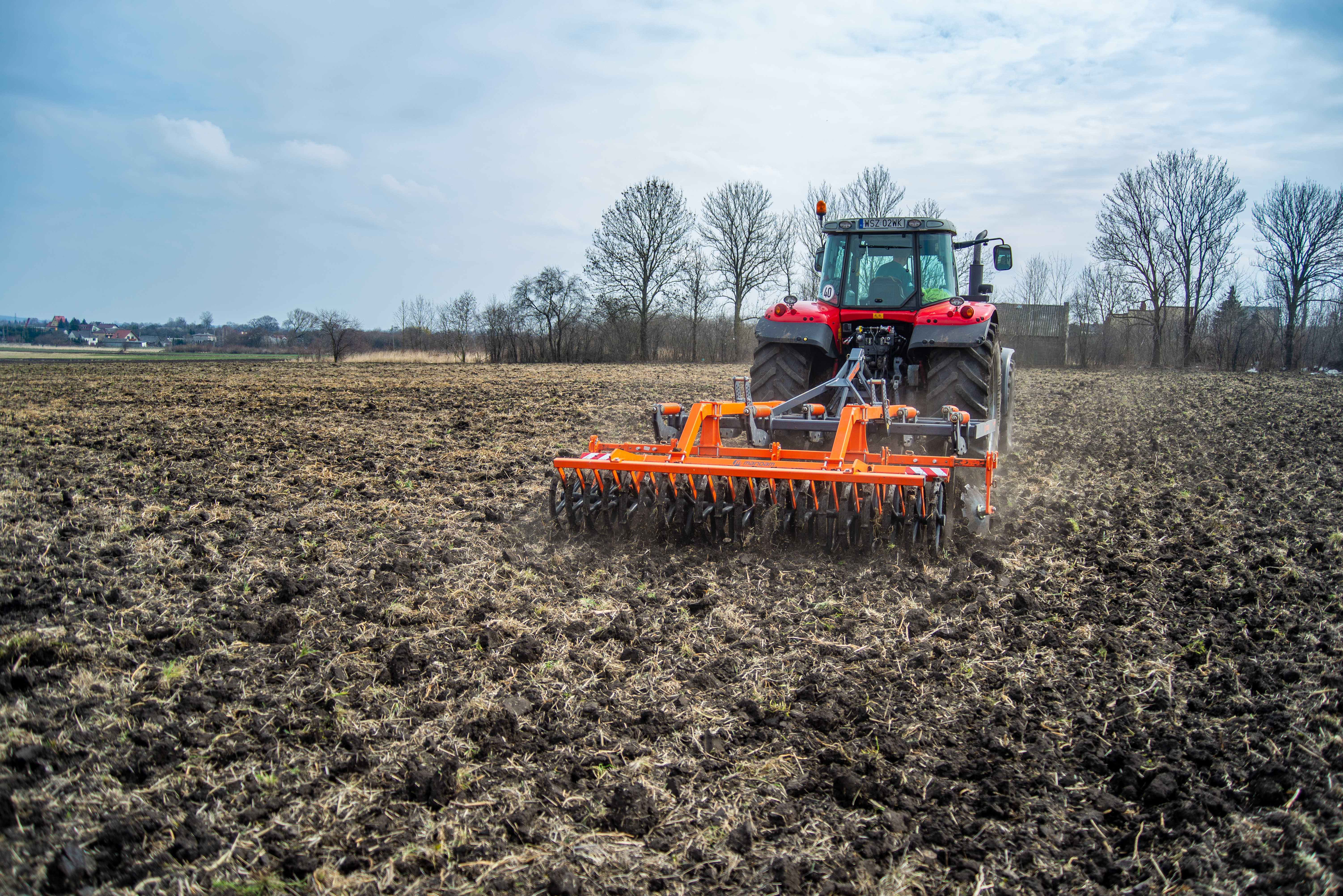 Ile kosztuje 1 ha ziemi rolnej w 2025 roku? Ceny zwalają z nóg!