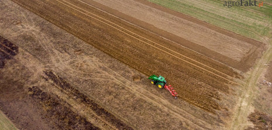 Rekordowe ceny ziemi rolnej w KOWR – gdzie najwięcej za hektar?