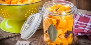 Jaka dynia do marynowania? Te odmiany nie rozpadają się w słoikach – rolnicy wskazują najlepsze