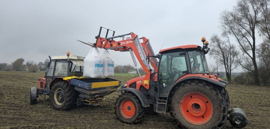 Podatek CBAM uderzy w ceny nawozów od stycznia? Rolników czeka gwałtowny wzrost kosztów