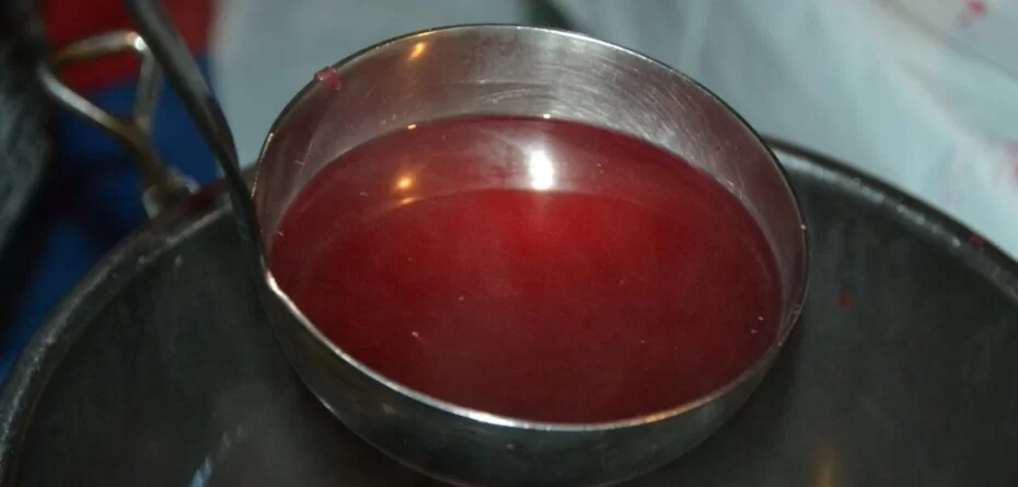 Barszcz wigilijny – na buraczanym zakwasie, czy zakwaszony sokiem z cytryny?