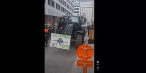 Bruksela się zbroi przed protestem 10 tys. rolników. Szwedzkie ciągniki już na miejscu