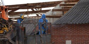 Usuwanie azbestu – finansowanie niewystarczające. Gminy alarmują