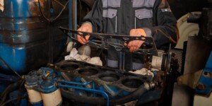 Jak naprawić silnik maszyny rolniczej i odzyskać jej pełną moc?