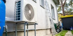 Kary za hałas pompy ciepła. Kiedy grożą mandaty?