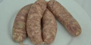 Biała kiełbasa przepis na idealne śniadanie wielkanocne