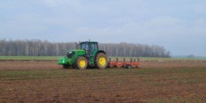 Ceny usług rolniczych 2026. Tyle kosztuje orka i&nbsp;siew