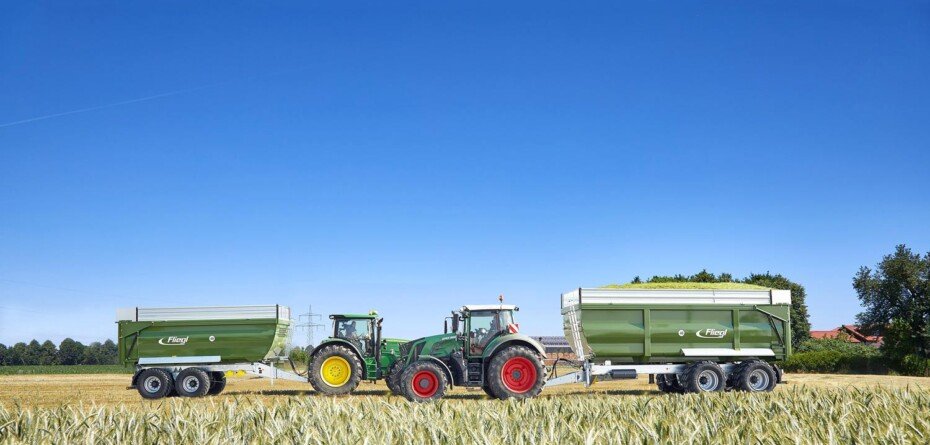 Przyczepa rolnicza tandem z&nbsp;osią skrętną. Jakie są zalety?