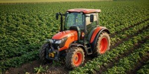 Ciągnik 60–75 KM w&nbsp;produkcji roślinnej. Dlaczego precyzja i&nbsp;moment obrotowy są ważniejsze niż moc?