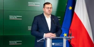 Minister rolnictwa Stefan Krajewski podczas konferencji prasowej