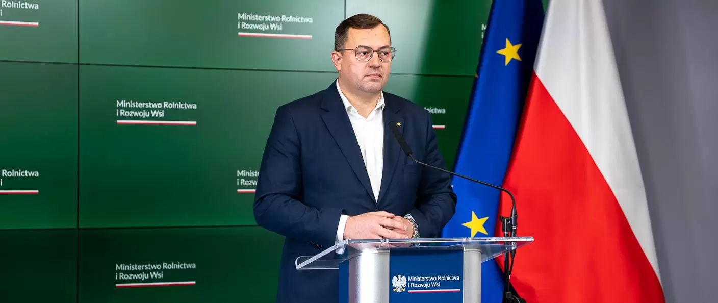 Obowiązkowe czipowanie psów w&nbsp;Polsce staje się faktem. Sejm przyjął ustawę o&nbsp;KROPiK. Sprawdź, kogo obejmą przepisy, ile zapłacisz i&nbsp;od kiedy obowiązek wejdzie w&nbsp;życie.