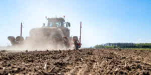 Susza rolnicza 2026 narasta. Dane IUNG mogą niepokoić rolników